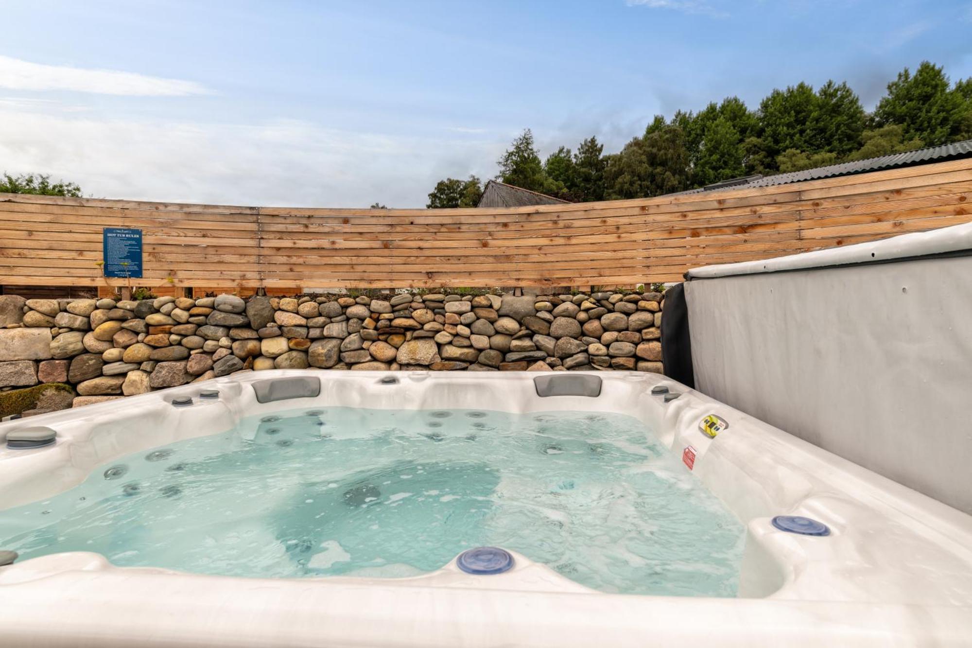 Alba - Charming Boutique Forest View Cabin With Hot Tub In Ballater Exterior foto